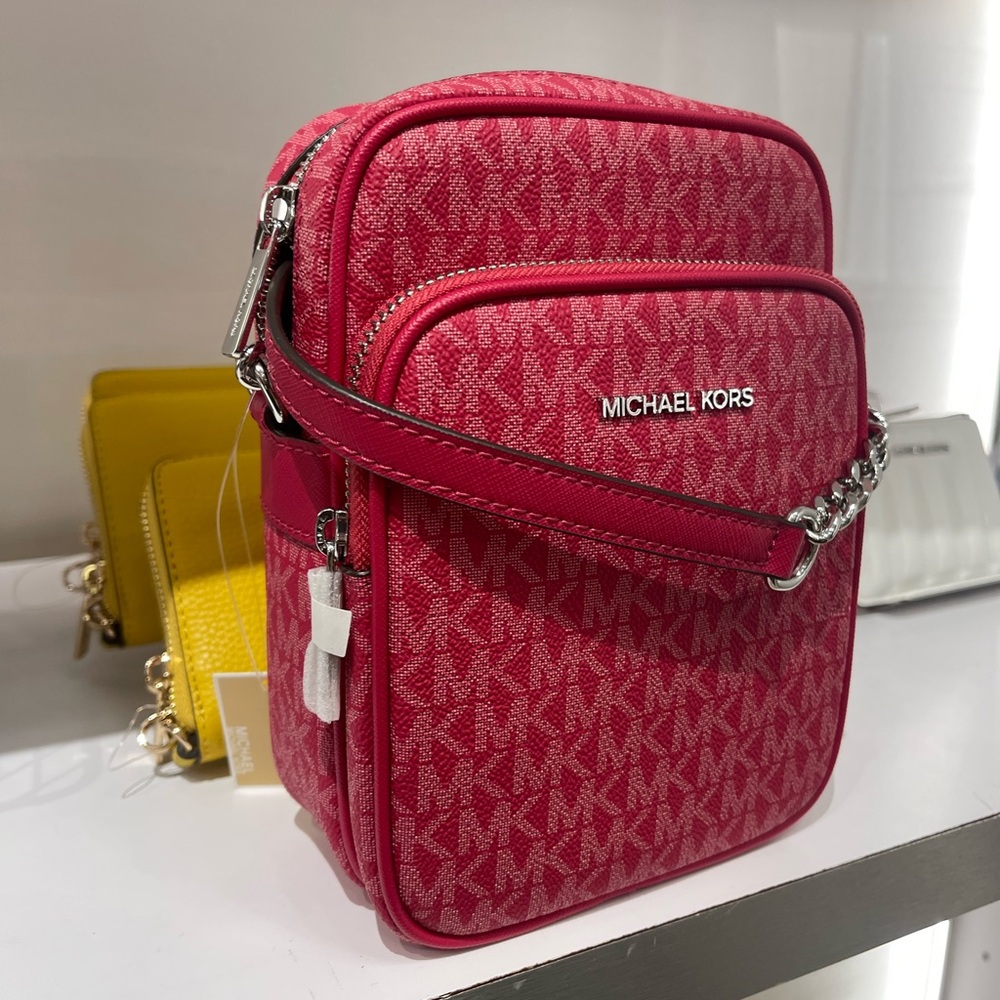 MICHAEL KORS Jet Set Travel Md Signature Logo Crossbody Flight
DK RASPBERRY
NWT